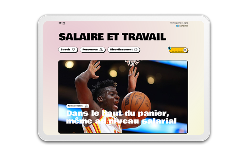 Tablet avec prévu du magazine en ligne "Salaire et travail"
